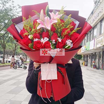 贺州19朵红玫瑰百合，与你幸福前行