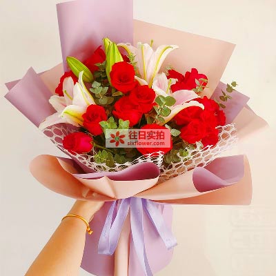 贺州18朵红玫瑰百合，真情相守一生